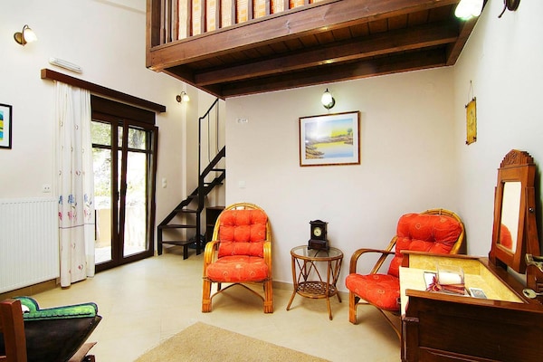 Foto van Vakantiehuis met zwembad - Vakantiehuis in Kalamitsi Alexandrou - LivingRoom