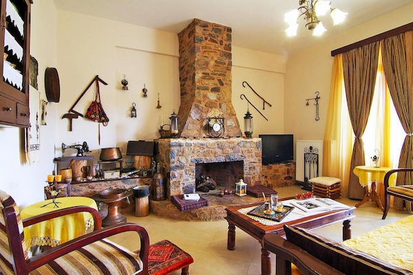 Foto van Vakantiehuis met zwembad - Vakantiehuis in Kalamitsi Alexandrou - LivingRoom