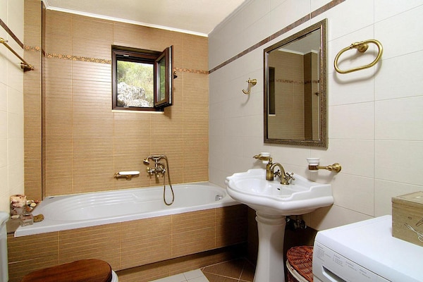 Foto van Vakantiehuis met zwembad - Vakantiehuis in Kalamitsi Alexandrou - BedRoom
