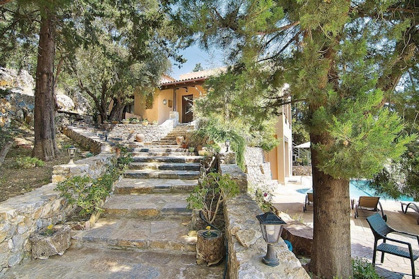 Foto van Vakantiehuis met zwembad - Vakantiehuis in Kalamitsi Alexandrou - ExteriorSummer