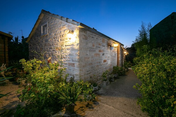 Foto van Stone House Harmony - One Bedroom Apartment with Patio and Garden View ( 1 ) - Outdoor