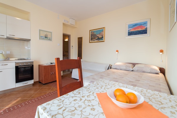 Foto van Pulastar - Studio Apartment with Terrace - Vakantiehuis in Dubrovnik - DiningRoom