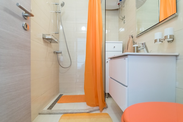 Foto van Pulastar - Studio Apartment with Terrace - Vakantiehuis in Dubrovnik - BathRoom