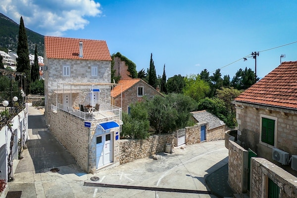 Foto van Villa Balarin - Five Bedroom Holiday Home with Terrace and City View - Outdoor