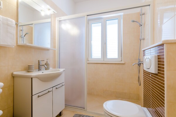 Foto van Private Garden Apartment Dubrovnik - Two-Bedroom Apartment with Garden and Terrace - BathRoom