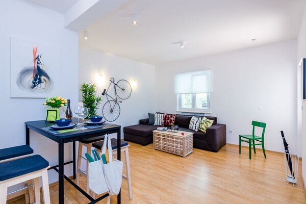 Foto van Private Garden Apartment Dubrovnik - Two-Bedroom Apartment with Garden and Terrace - Indoor