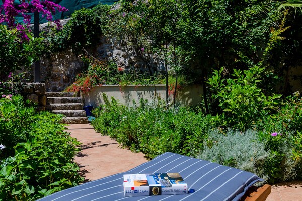 Foto van Private Garden Apartment Dubrovnik - Two-Bedroom Apartment with Garden and Terrace - terrace