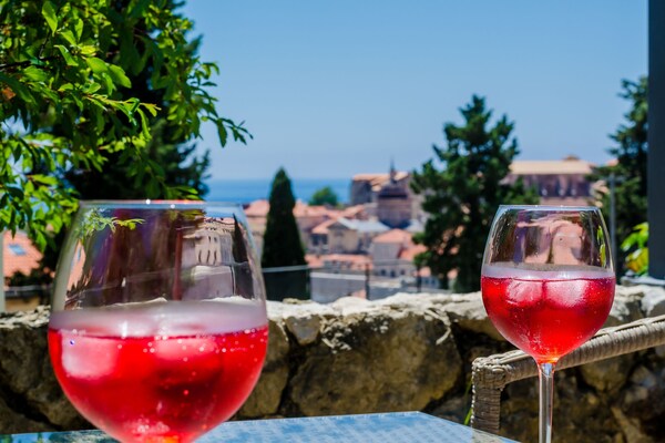 Foto van Private Garden Apartment Dubrovnik - Two-Bedroom Apartment with Garden and Terrace - Outdoor