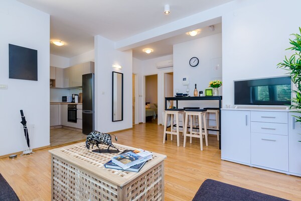 Foto van Private Garden Apartment Dubrovnik - Two-Bedroom Apartment with Garden and Terrace - LivingRoom