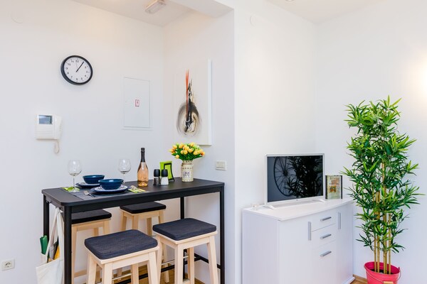 Foto van Private Garden Apartment Dubrovnik - Two-Bedroom Apartment with Garden and Terrace - DiningRoom