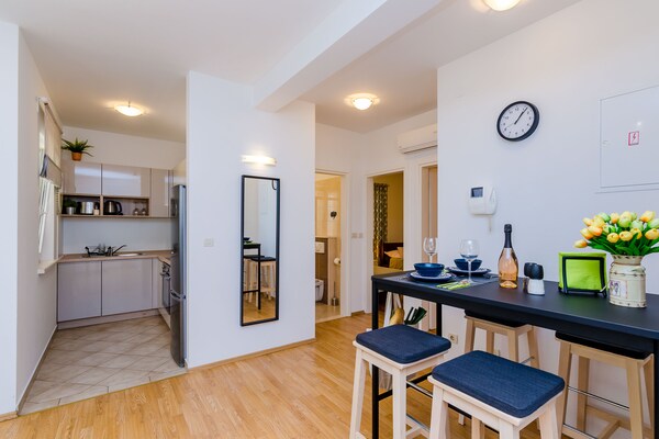 Foto van Private Garden Apartment Dubrovnik - Two-Bedroom Apartment with Garden and Terrace - DiningRoom