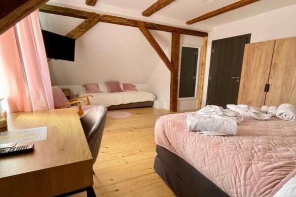 Foto van Three Bedroom Holiday Home - Vakantiehuis in Ogulin - BedRoom