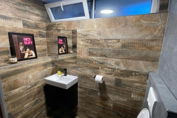 Foto van Three Bedroom Holiday Home - Vakantiehuis in Ogulin - BathRoom