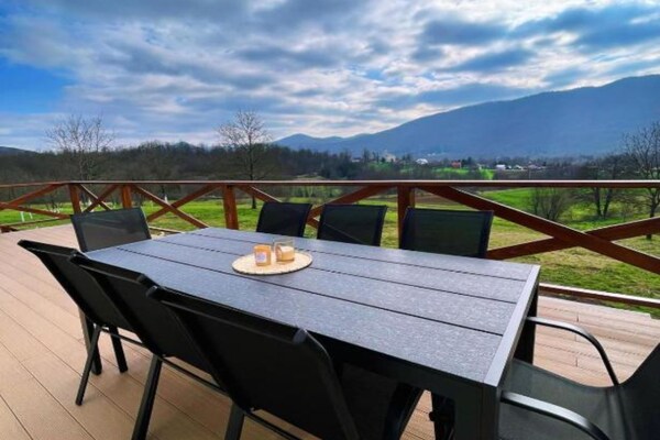 Foto van Three Bedroom Holiday Home - Vakantiehuis in Ogulin - DiningRoom
