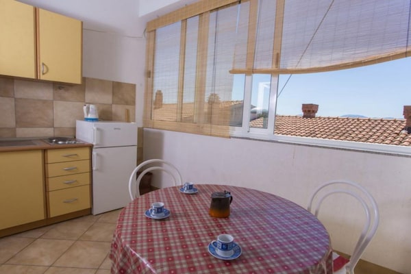 Foto van Triple Room with Private Balcony - Vakantiehuis in Brist - Kitchen