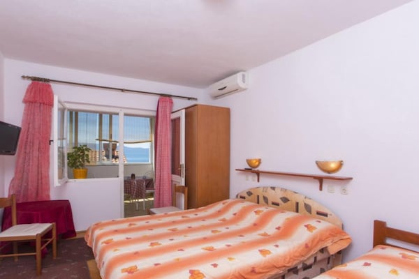 Foto van Triple Room with Private Balcony - Vakantiehuis in Brist - BedRoom