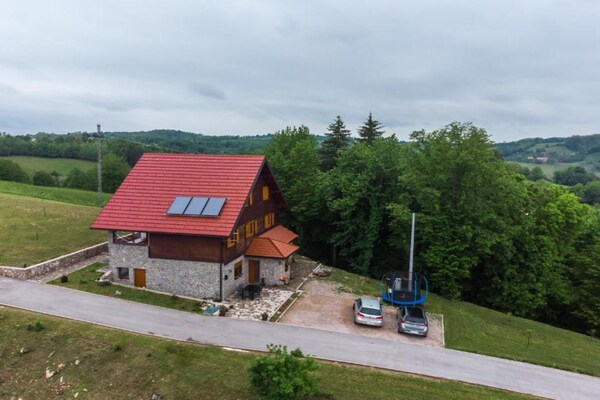 Foto van Three-Bedroom Apartment - Vakantiehuis in Slunj - Outdoor