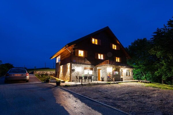 Foto van Three-Bedroom Apartment - Vakantiehuis in Slunj - Outdoor