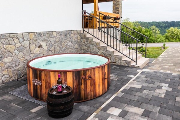Foto van Three-Bedroom Apartment - Vakantiehuis in Slunj - Pool