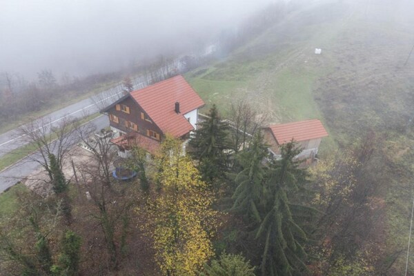 Foto van Three-Bedroom Apartment - Vakantiehuis in Slunj - View