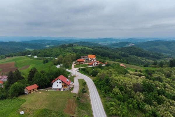 Foto van Three-Bedroom Apartment - Vakantiehuis in Slunj - View