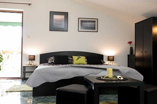 Foto van Stylish Lovran Sea View Apartments - Studio Apartment with Balcony and Sea View - BedRoom