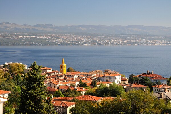 Foto van Stylish Lovran Sea View Apartments - Studio Apartment with Balcony and Sea View - Outdoor