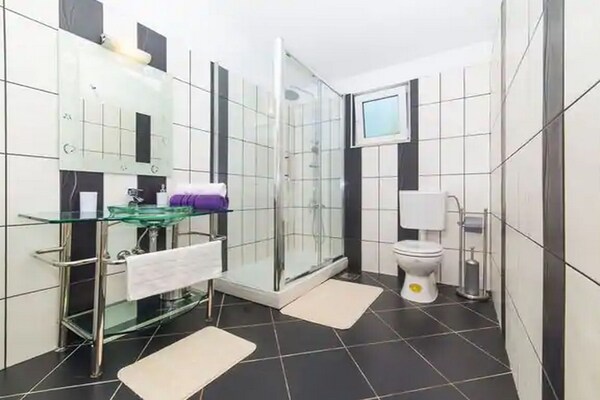 Foto van Three Bedroom Villa - Vakantiehuis in Trogir - BathRoom