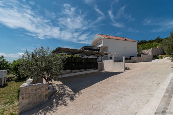 Foto van Three Bedroom Villa - Vakantiehuis in Trogir - Outdoor