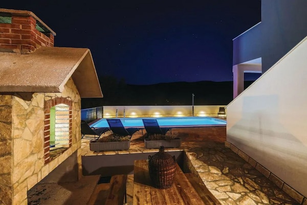 Foto van Three Bedroom Villa - Vakantiehuis in Trogir - Pool