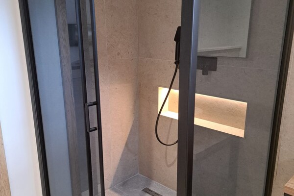 Foto van Three Bedroom Holiday Home - Vakantiehuis in Sinj - BathRoom