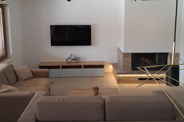 Foto van Three Bedroom Holiday Home - Vakantiehuis in Sinj - LivingRoom