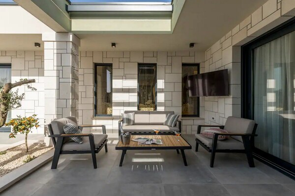 Foto van Three Bedroom Villa with Pool - Vakantiehuis in Kastel Novi - Facilities