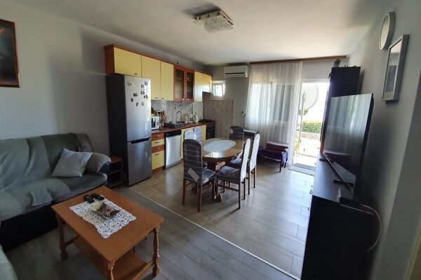 Foto van Three Bedroom Apartment - Vakantiehuis in Kastel Stari - LivingRoom