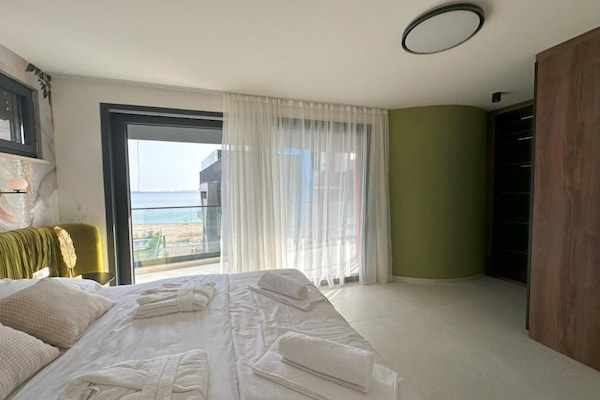 Foto van Three-Bedroom Penthouse with Infinity Pool (The Skyview Penthouse) - S4 - BedRoom
