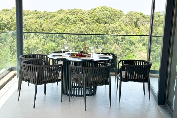 Foto van Three-Bedroom Penthouse (The Riviera Three) -S3 - Vakantiehuis in Kozino - DiningRoom