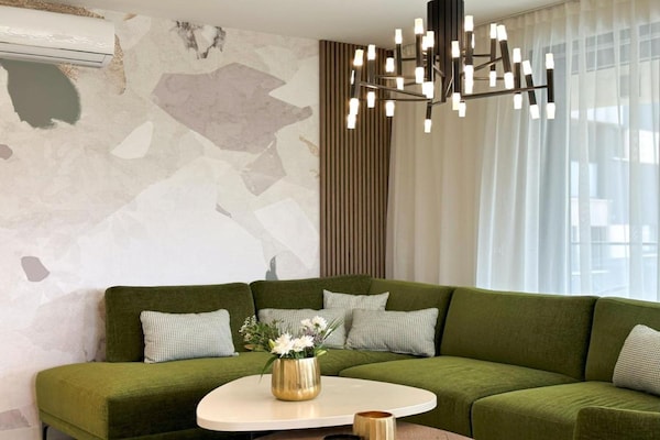 Foto van Three-Bedroom Penthouse (The Riviera Three) -S3 - Vakantiehuis in Kozino - LivingRoom