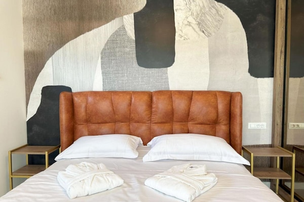 Foto van Three-Bedroom Penthouse (The Riviera Three) -S3 - Vakantiehuis in Kozino - BedRoom