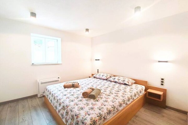 Foto van Private Oasis with Pool - Vakantiehuis in Lanisce - BedRoom