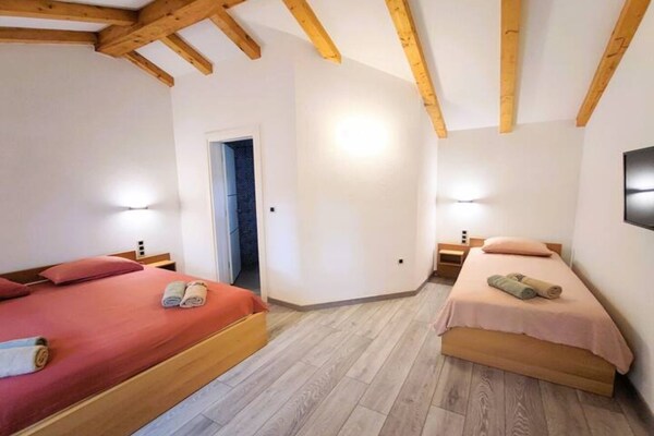 Foto van Private Oasis with Pool - Vakantiehuis in Lanisce - BedRoom