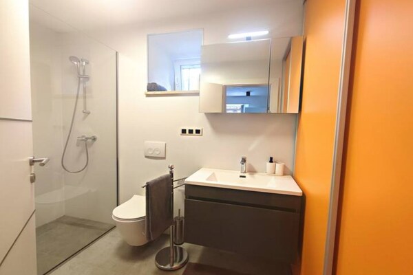 Foto van Private Oasis with Pool - Vakantiehuis in Lanisce - BathRoom