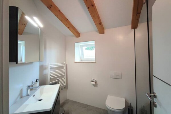 Foto van Private Oasis with Pool - Vakantiehuis in Lanisce - BathRoom