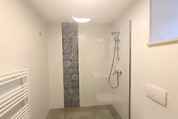 Foto van Private Oasis with Pool - Vakantiehuis in Lanisce - BathRoom