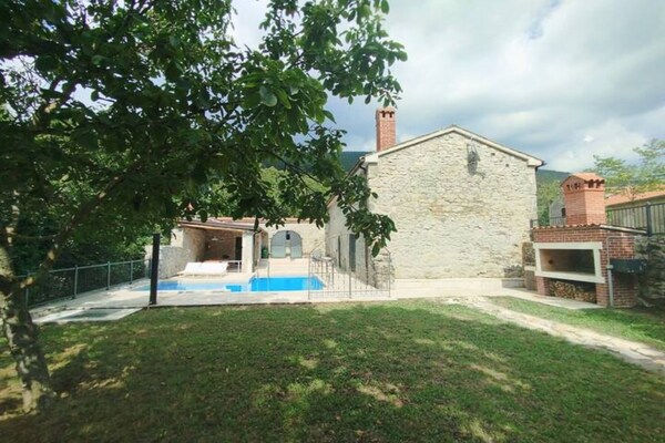 Foto van Private Oasis with Pool - Vakantiehuis in Lanisce - GardenSummer