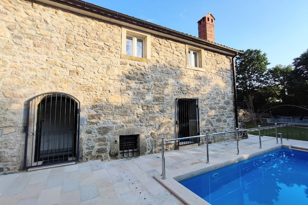 Foto van Private Oasis with Pool - Vakantiehuis in Lanisce - Outdoor
