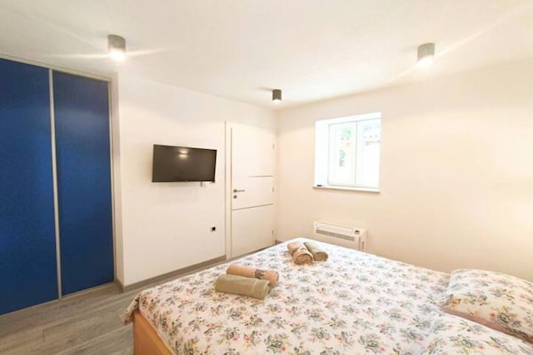Foto van Private Oasis with Pool - Vakantiehuis in Lanisce - BedRoom