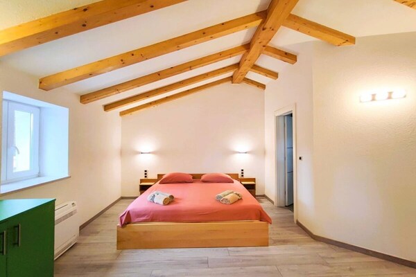 Foto van Private Oasis with Pool - Vakantiehuis in Lanisce - BedRoom