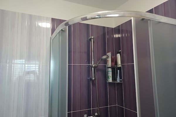 Foto van Three Bedroom Apartment With Terrace And Sea View - Vakantiehuis in Ist - BathRoom