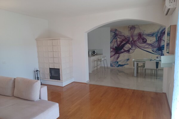 Foto van Three Bedroom Apartment With Terrace And Sea View - Vakantiehuis in Ist - LivingRoom