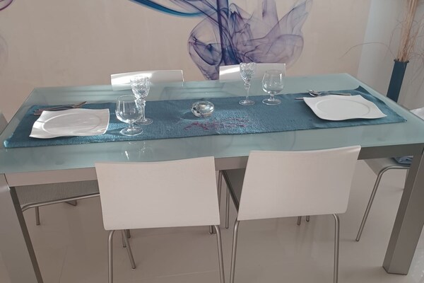 Foto van Three Bedroom Apartment With Terrace And Sea View - Vakantiehuis in Ist - DiningRoom